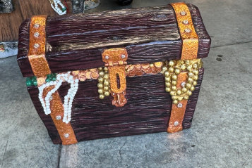 Small Treasure Chest Statue
