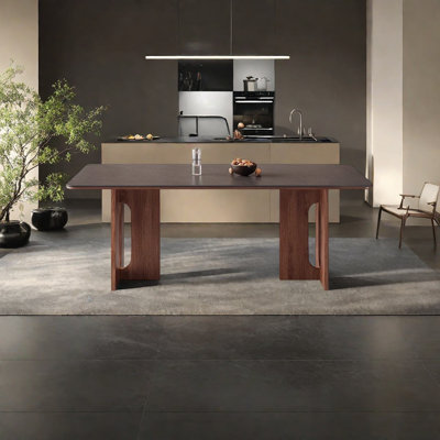 Une table de salle à manger en granit avec des pieds en bois de frêne