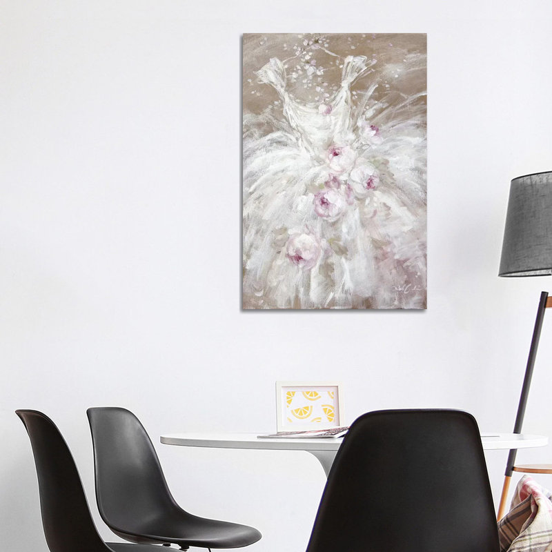 Tutu en blanc avec des roses par Debi Coules - reproduction d'art, H 40 po x l 26 po x P 1,5 po, Toile tendue, Pas de tapis