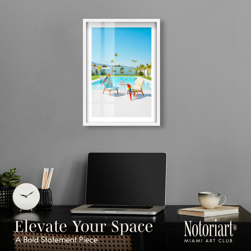 «Parrot Paradise Poolside Shadowbox» par Notoriart, H 25 po x l 17 po, Blanc