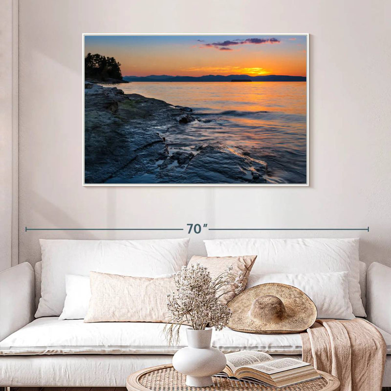 Serene Lake Champlain, 46 po x 31 po, Cadre flottant blanc