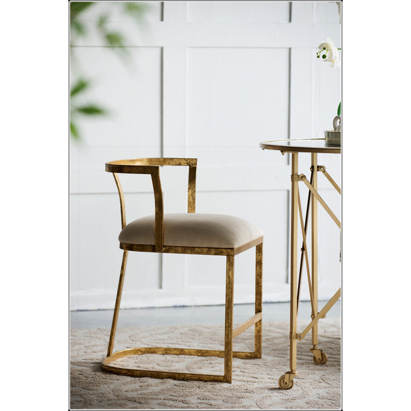 Luxueux fauteuil Cavendish doré et blanc, parfait pour des sièges élégants et confortables dans toute maison ou bureau.
