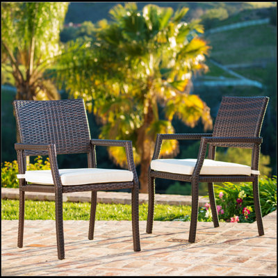 Ensemble de 2 chaises de salle à manger Rhode Island, de conception ergonomique pour le confort et le style moderne dans les salles à manger et les cuisines.