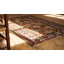 Petit tapis de style chiots de race blanche de style tribal antique de couleur jaune clair