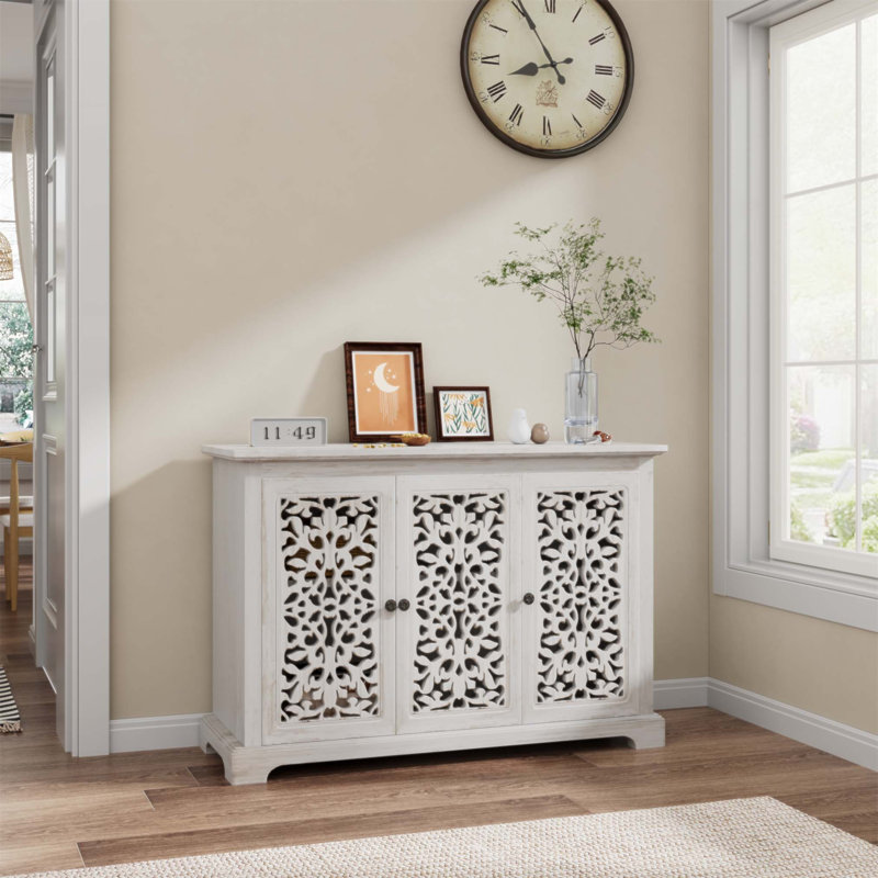 Buffet vintage avec 3 portes sculptées, idéal pour la cuisine, la salle à manger et le salon
