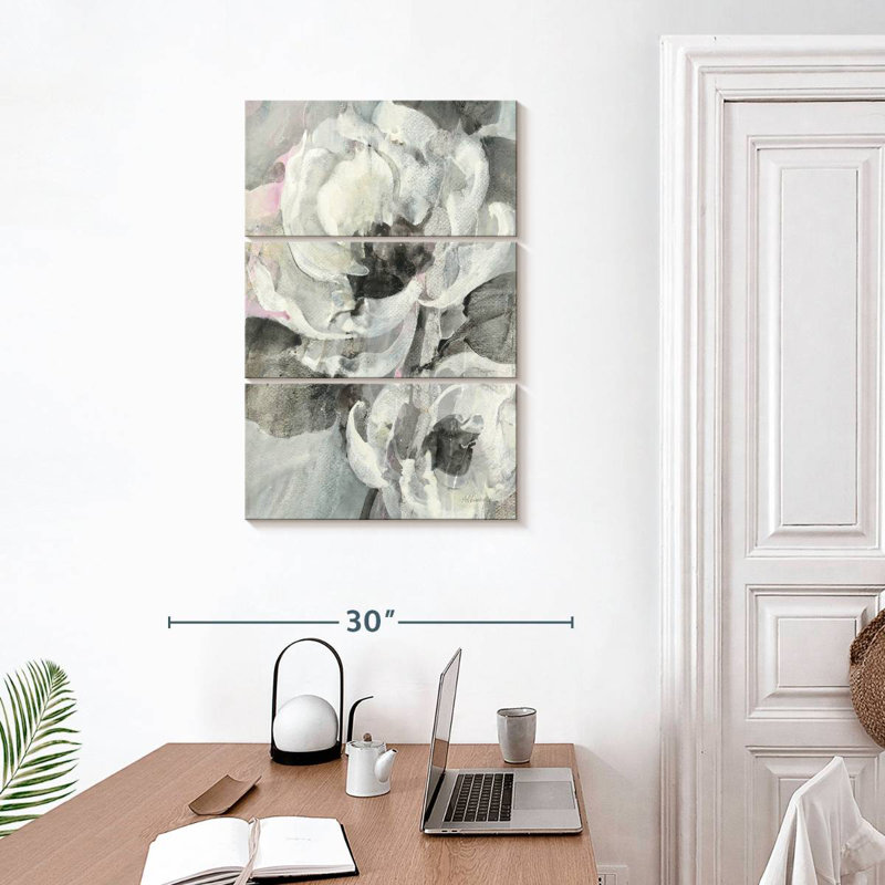 Avery White Delight II, 32" H x 20" W