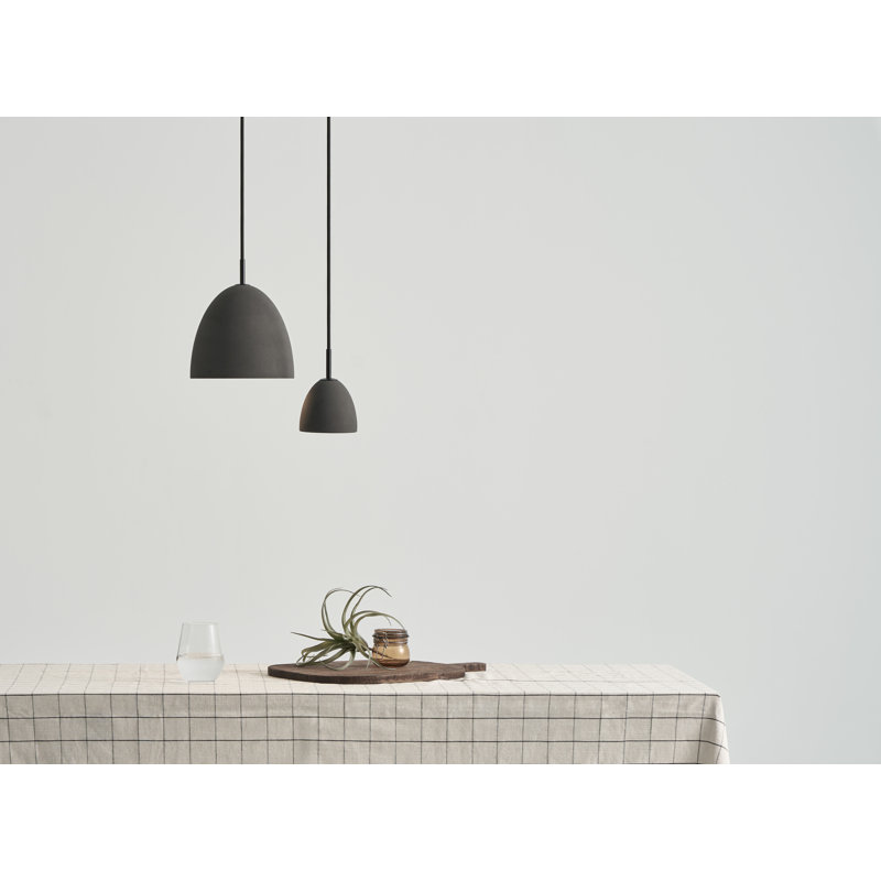 Petit luminaire suspendu Castle noir, H 3,9 po x l 4,3 po x P 4,3 po