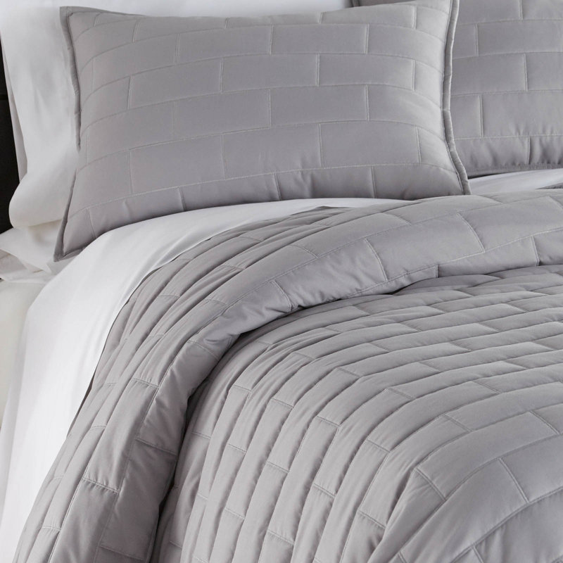 Southshore Fine Linens Brickyard Quilt Set in Steel Grey, Lightweight Double-Brushed Microfiber Brick-Style Quilted Bedding Set with 2 Pillow Shams, Full/Queen