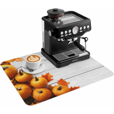 Tapis de café, dessous de plat pour cafetière, motif automne, Thanksgiving, citrouille, orange et feuille d'érable, absorbant et antidérapant, accessoire de bar à café, tapis d'égouttage pour comptoir de cuisine, style rustique, planche en bois, 40,6 x 61 cm
