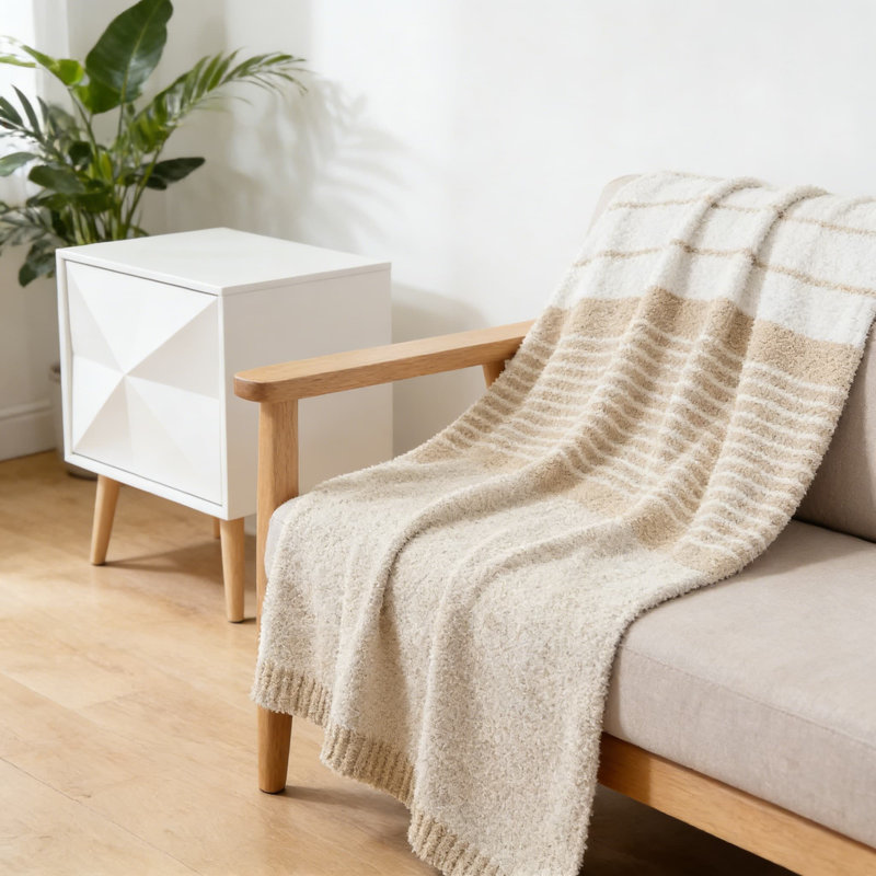 Jeté rayé en tricot, couverture moelleuse en microfibre moelleuse pour canapé, lit et voyage, couverture décorative légère et confortable