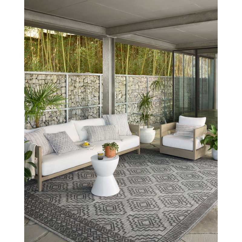 Geometric Indoor / Outdoor Rug, Square 1'6"