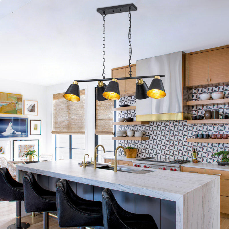 Luminaire suspendu 5 lumières pour îlot de cuisine, lustre linéaire noir mat et doré de 35,4 po avec abat-jour en métal martelé réglable, luminaire de salle à manger de style maison de campagne moderne, homologué ETL