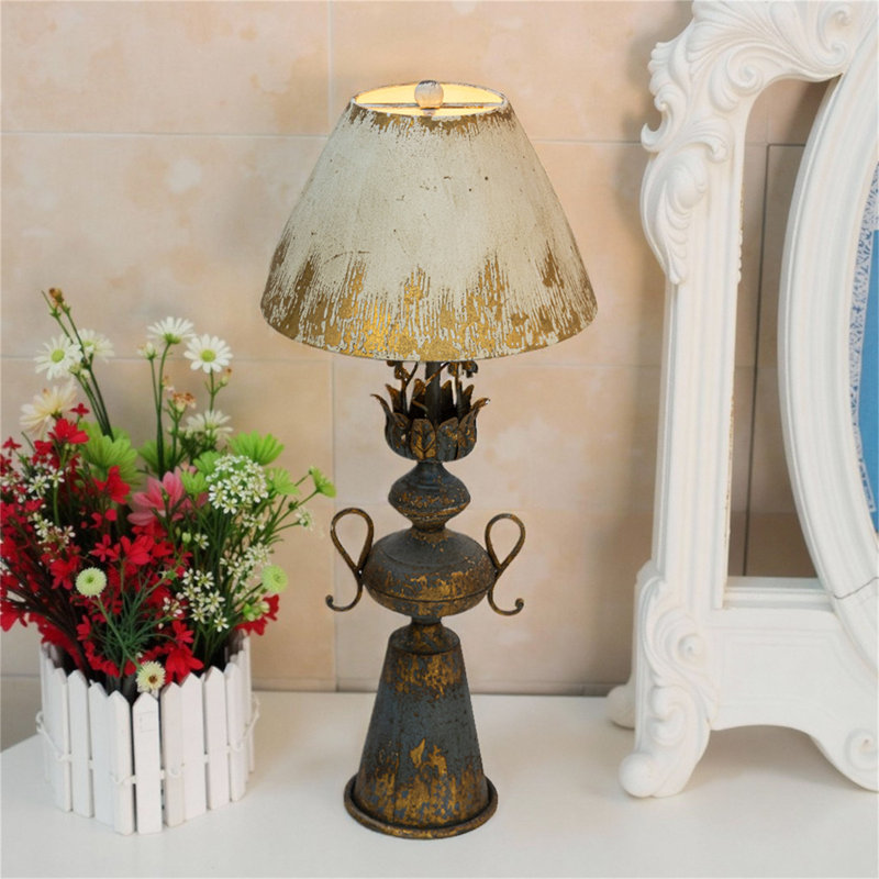 Lampe de table rétro en métal avec finition vieillie, 34,25 po de hauteur, élégante décoration rustique