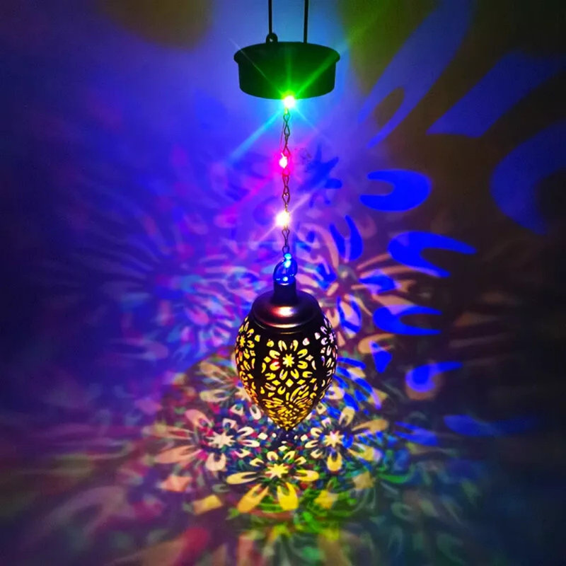 Lanterne solaire suspendue avec lumières de jardin en métal et lampe imperméable pour un décor extérieur