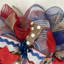 Couronne patriotique avec rubans bleu et rouge