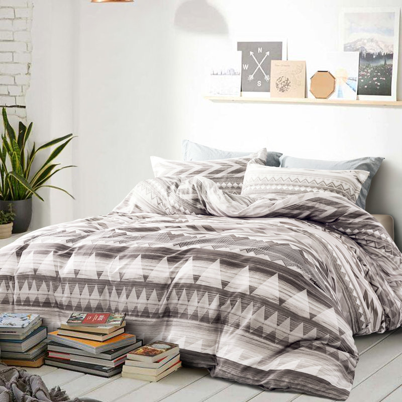 Sateen Chevron / Zig Zag Duvet Cover, King Duvet Cover + 2 Shams