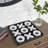 Jeu de tic tac toe noir avec pièces blanches