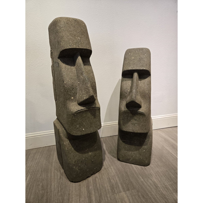 Statue moai verte en pierre de lave, H 39 po x l 13 po x P 13 po