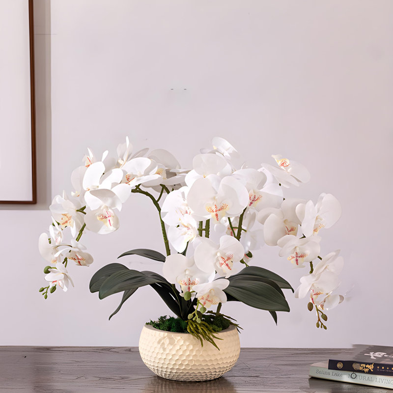 Ornements de fleurs simulées