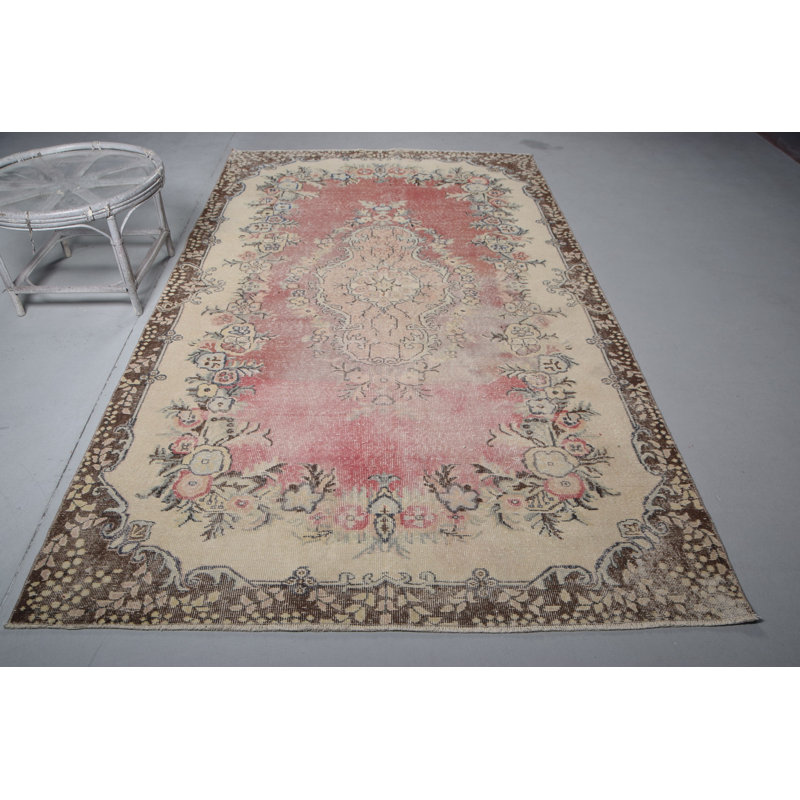 Tapis turc vintage fait à la main avec motif floral rose et crème idéal pour un décor bohème