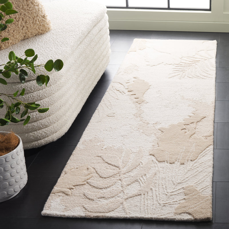 Kyiana Hand Tufted Wool/Cotton Floral Rug in Ivory/Beige, Runner 2'3" x 8'