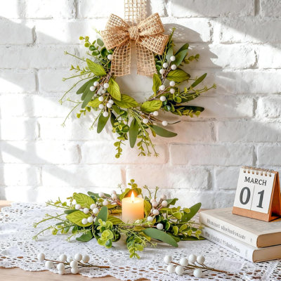 Couronne de printemps-été en eucalyptus (6 pièces) : petite couronne artificielle de feuilles d'eucalyptus vertes pour porte d'entrée avec ruban, mini-couronne de buis pour porche, mur, fenêtre, style champêtre, décoration intérieure.