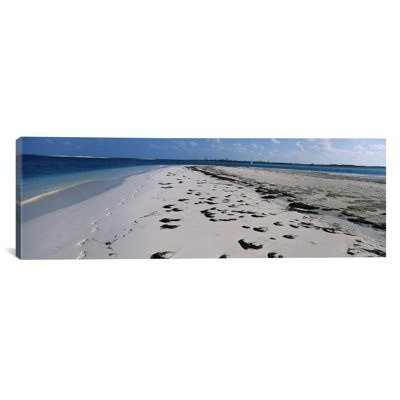 Empreintes de pas sur la plage, Cienfuegos, province de Cienfuegos, Cuba - reproduction de photo sur toile
