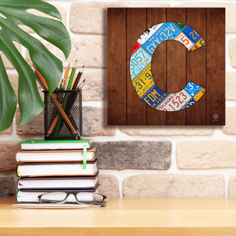 «C» par Design Turnpike, H 12 po x l 12 po x P 0,75 po