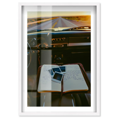 «Dashboard Memories Shadowbox Print», reproduction de photo par Notoriart, cadre blanc, 36 x 54