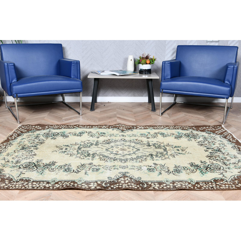 Tapis turc rétro pour le salon avec un motif floral offrant un décor de maison classique et confortable