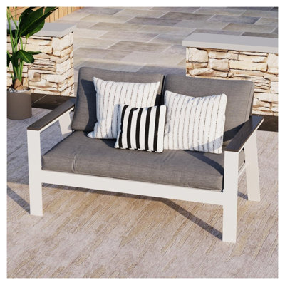 Causeuse de patio en aluminium 52,95 pouces toutes saisons avec accoudoirs en bois blanc et gris