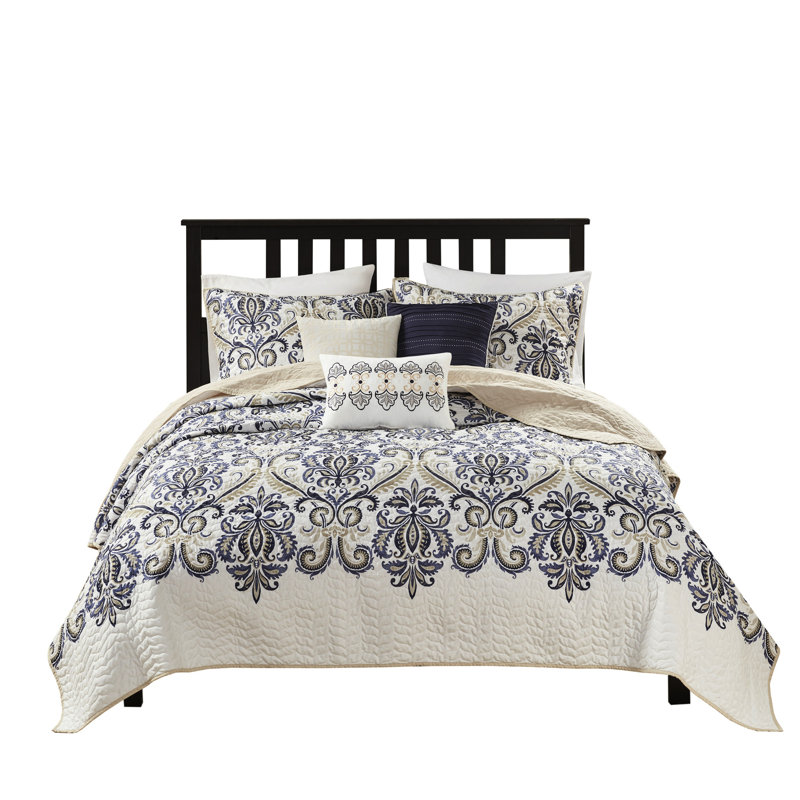 Courtepointe réversible, bleu marine / brun clair, double / grand. Mise à jour du motif cachemire, surpiqué. 100% microfibre avec revers beige. Comprend 1 courtepointe, 2 taies décoratives et 3 coussins. Lavable à la machine 6 microfibres modernes.