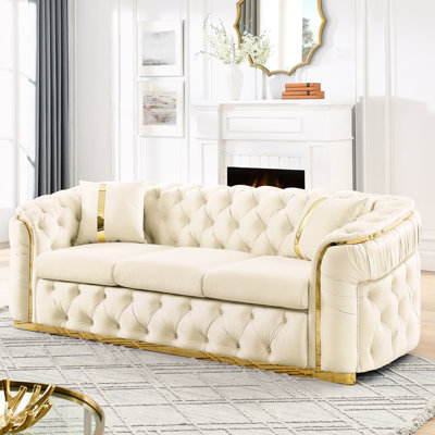 90,6 pouces velours beige, 3 places avec 2 coussins, accents en acier inoxydable doré, canapé de luxe moderne, beige, style