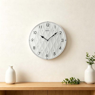 Horloges murales blanches et blanches