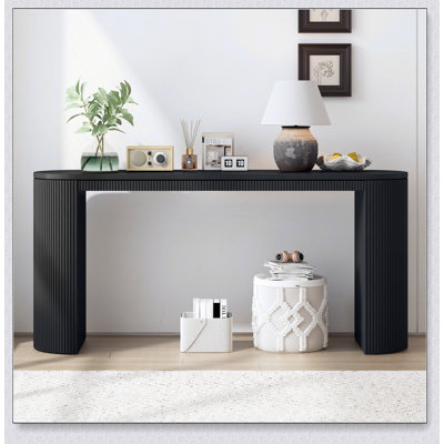 Curved Design Console Table With Unique Vertical Stripe Design, Ideal For Modern Interiors And Enhanced Aesthetic Appeal