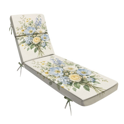 Coussin de chaise longue 72,5 po L × 21 po l × 3 po P (siège) à motif floral bleu et blanc avec de délicates touches de jaune. Épaisseur : 7,6 cm (3 po). Résistant aux intempéries. Convient au mobilier de patio, aux chaises longues, aux fauteuils inclinables et aux espaces extérieurs comme la piscine, la terrasse ou le jardin.