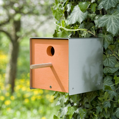 Nesting Box Mounted Birdhouse