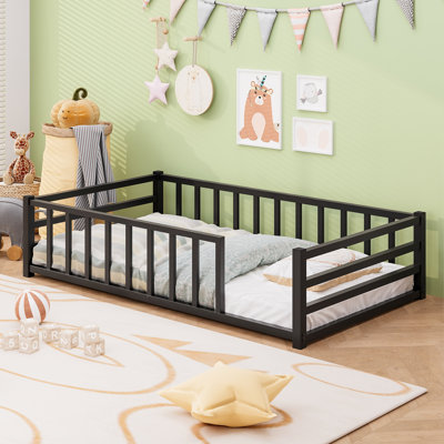 Lit simple pour lit de bébé avec rails et porte