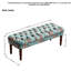 Chaise simple avec motif floral complexe et pieds en bois massif, idéale pour les intérieurs aux tons neutres, rose, mauve