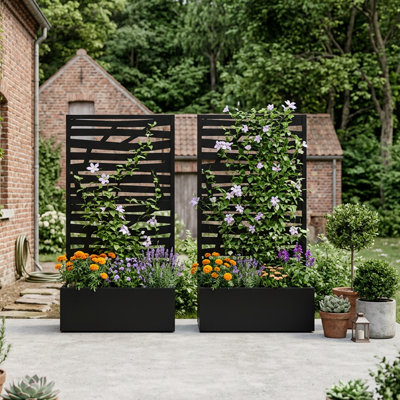 Boîte à fleurs en métal avec treillis