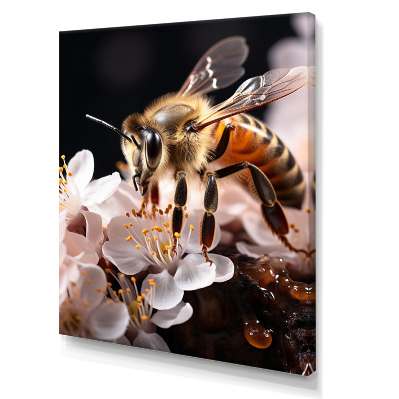 Cresie Bee Portrait Vibrant - Imprimé, H 32 po x l 24 po x P 1 po, Toile tendue
