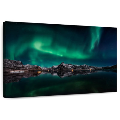 Alvord Lofoten Aurora Reflection