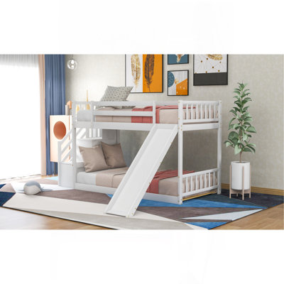 Lit superposé simple au-dessus d'un lit simple avec glissière convertible et escalier, blanc