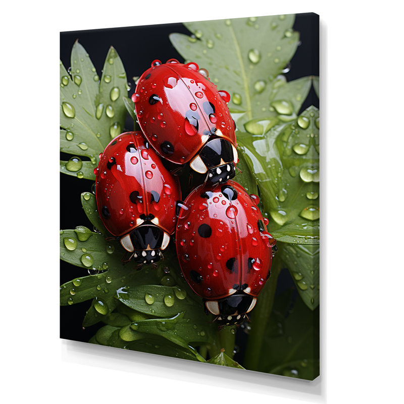 Tiny Ladybug Garden Guardians sur impression sur toile, Toile tendue, H 44 po x l 34 po x P 1,5 po