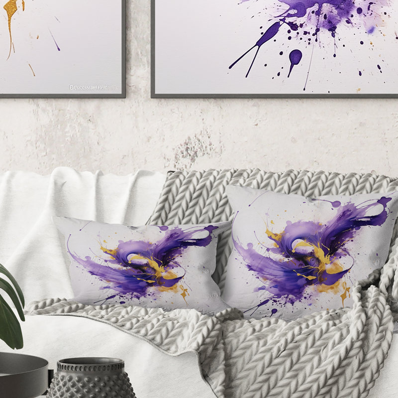 Coussin décoratif imprimé fractales mauves et dorées
