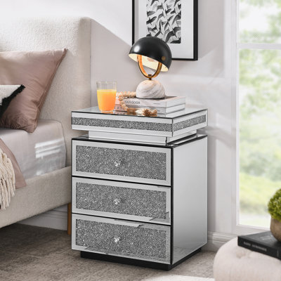 Table de chevet à miroir avec trois tiroirs et incrustation de cristal, idéale pour les chambres à coucher modernes, les salons et les vestiaires