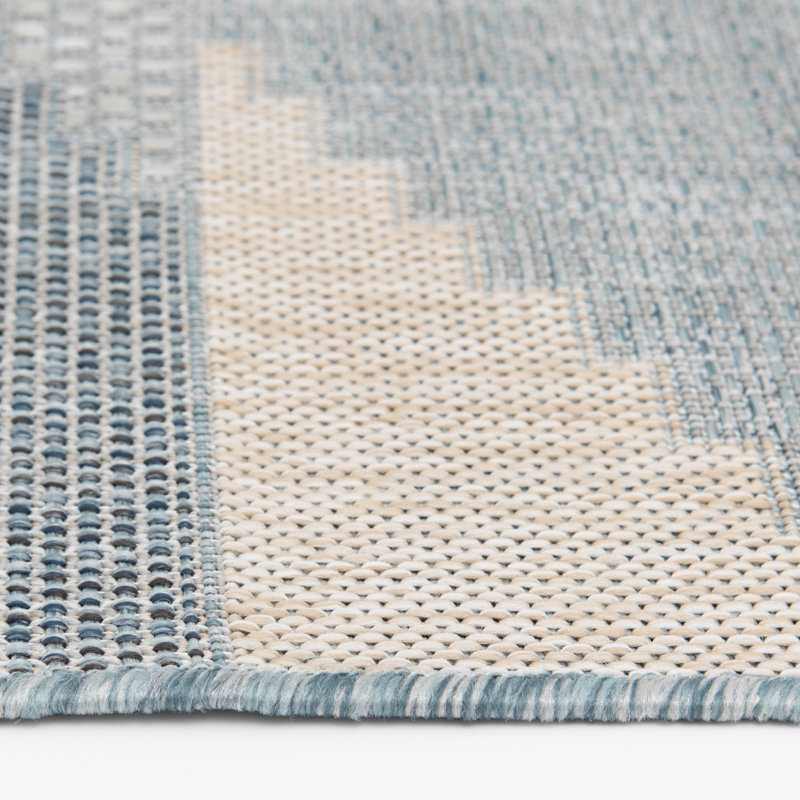 Tapis intérieur / extérieur en polypropylène bleu / beige 6 pi 6 po x 9 pi 6 po George Oliver Cole
