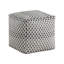 Repose-pieds carré carré en tissu jacquard, base antidérapante et rembourrage durable en perles pour une utilisation polyvalente des sièges ou des repose-pieds.