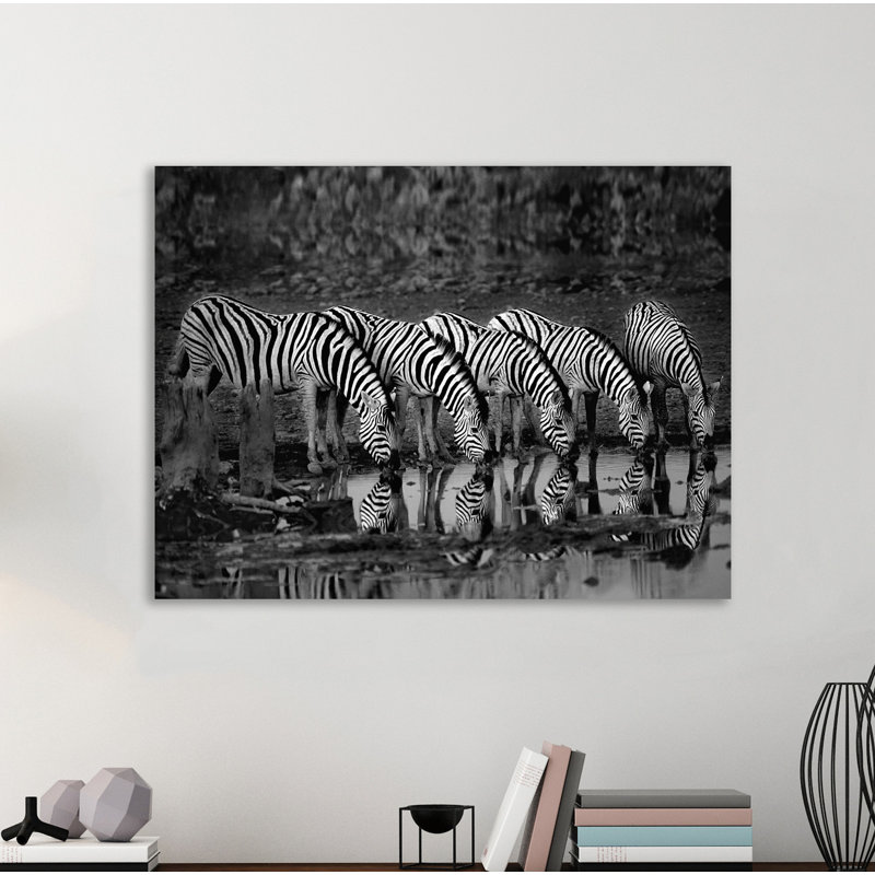 « zèbres reflection », reproduction de photo sur toile tendue, H 36 po x l 48 po x P 1,5 po