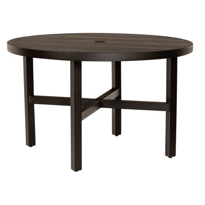 Table ronde avec parasol